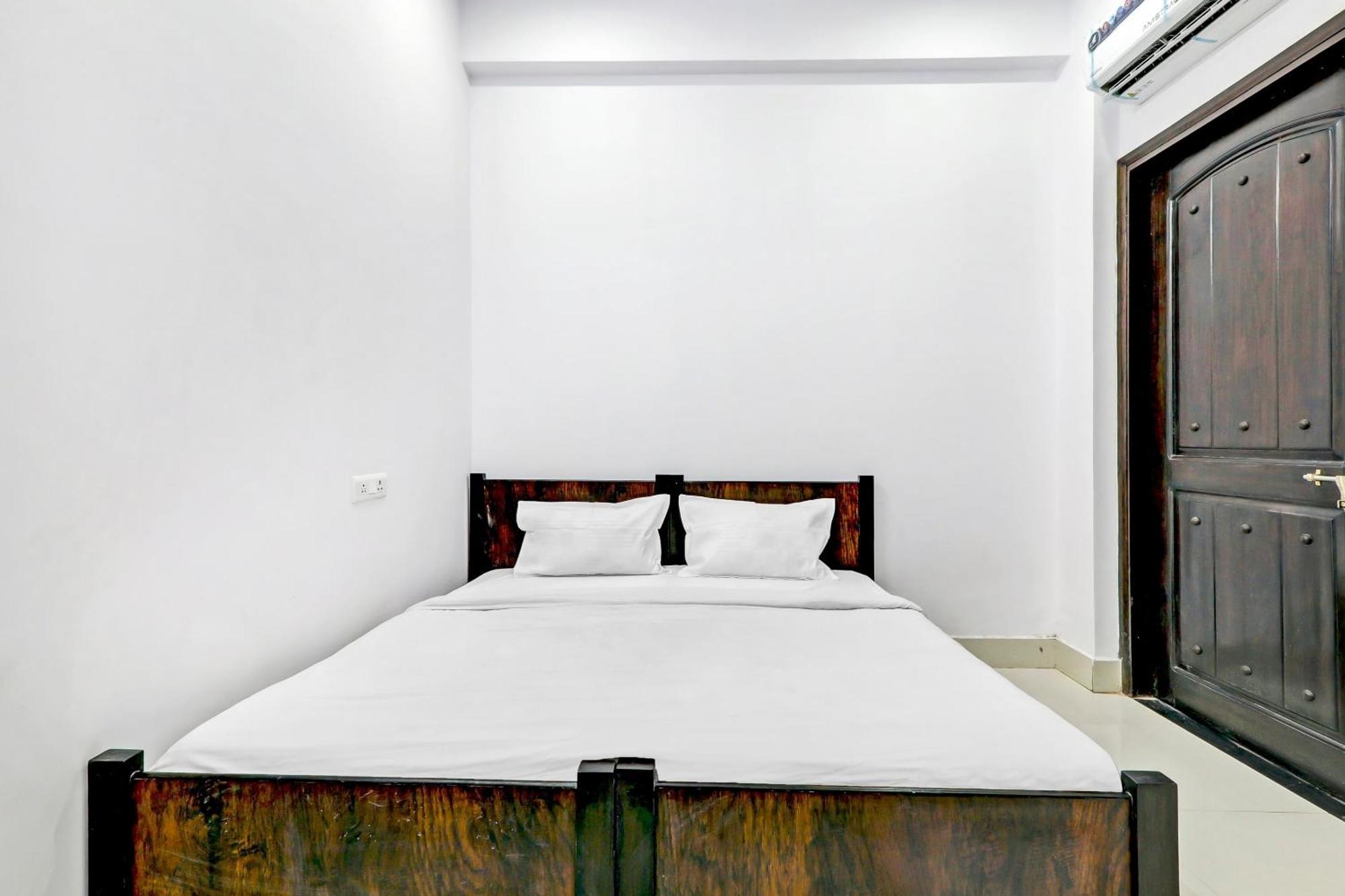 Hotel Collection O The Lemongrass Prayagraj Esterno foto