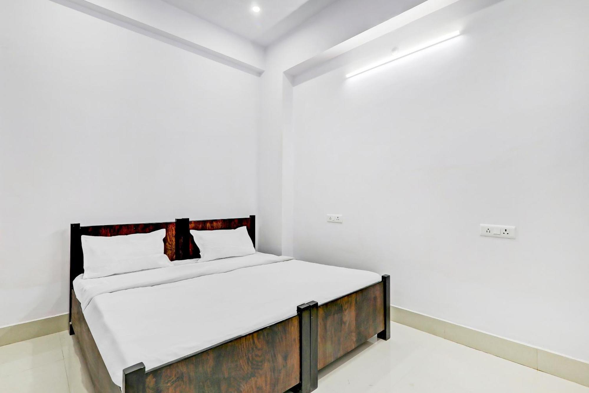 Hotel Collection O The Lemongrass Prayagraj Esterno foto