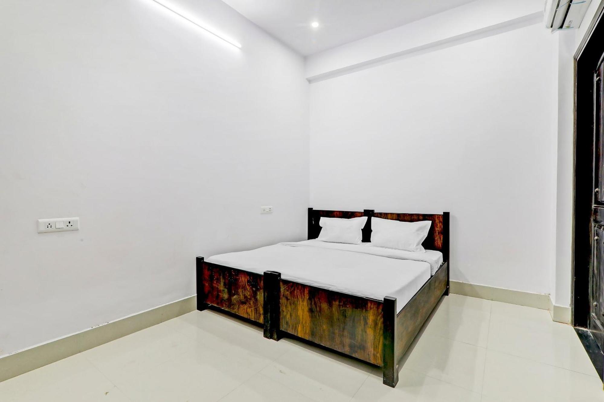 Hotel Collection O The Lemongrass Prayagraj Esterno foto